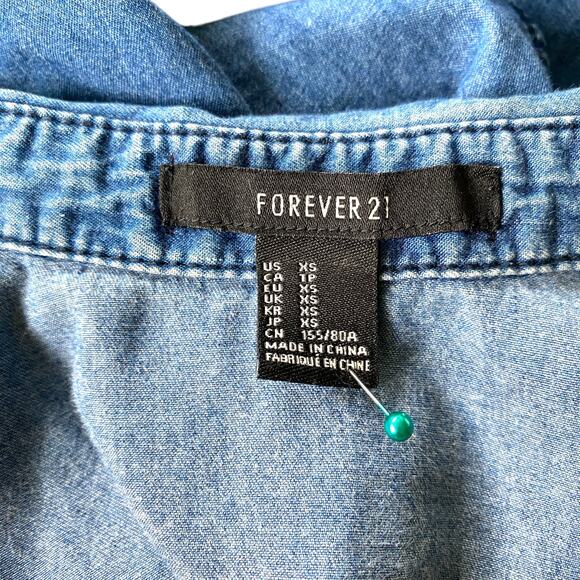 VNTG Forever 21 Sleeveless Cropped Tie Front Chambray Shirt Sz XS Pearl Snap - Picture 3 of 9